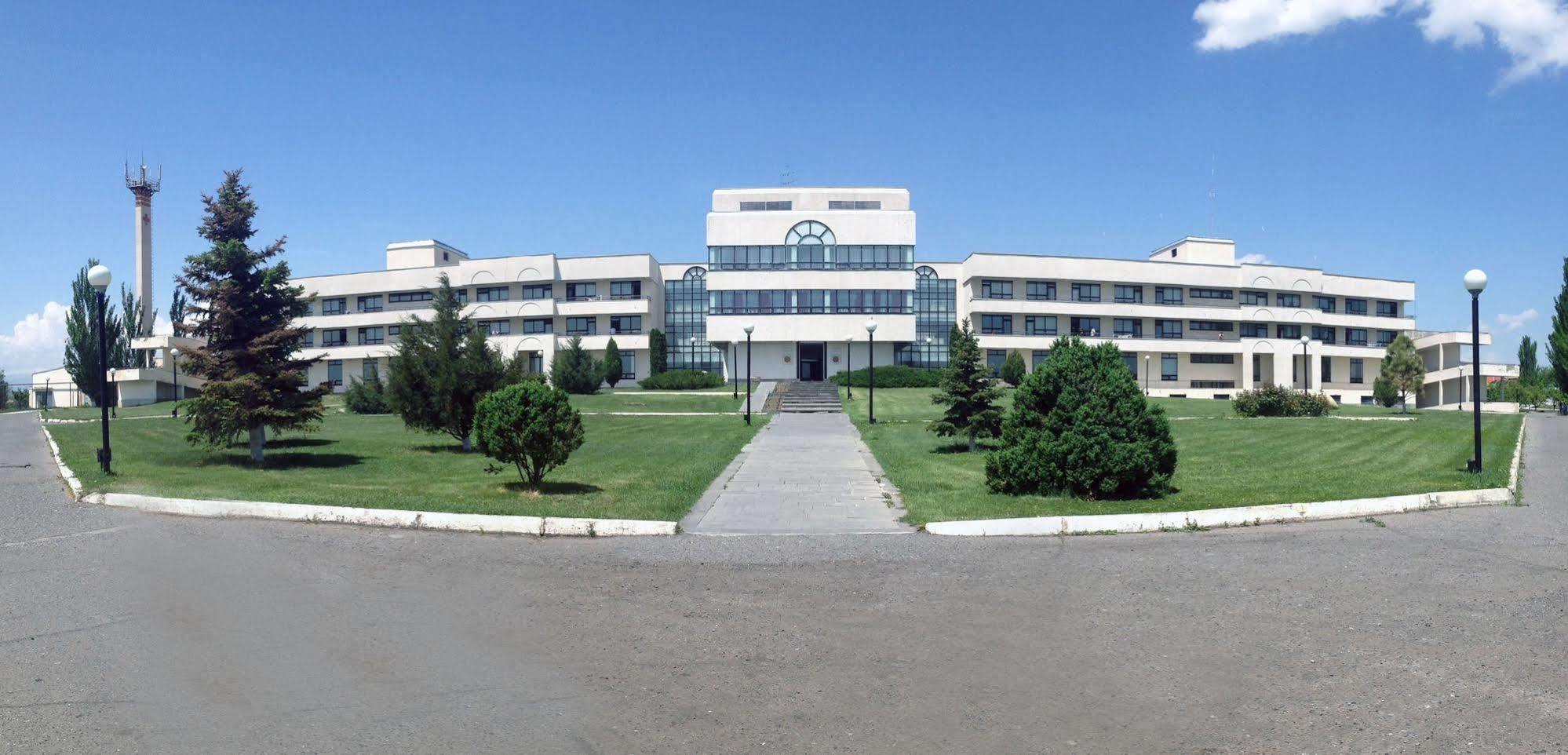 يريفان Cross Health Spa Center المظهر الخارجي الصورة